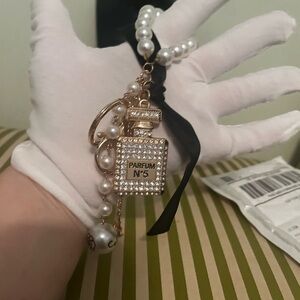 No. 5 Pearl and Gold Keychain